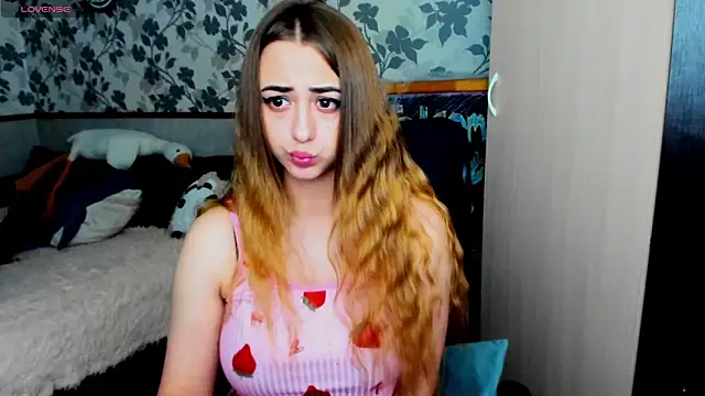 Snapshot of weakness4u chatting on 10.07.25 weakness4u online show from 10.07.25