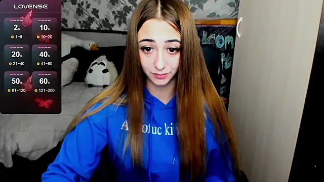 Snapshot of weakness4u chatting on 10.29.25 weakness4u online show from 10.29.25