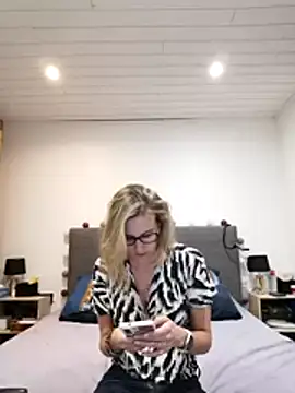 Madame Callie online show from 07.12.26