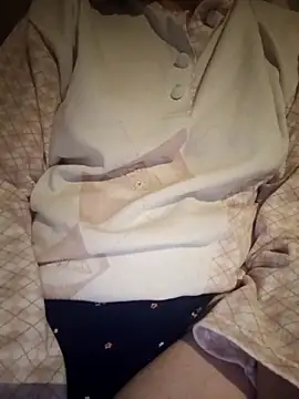 Snapshot of bruna_safadinhaa chatting on 11.28.25 bruna safadinhaa online show from 11.28.25