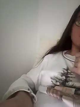 Snapshot of bruna_safadinhaa chatting on 04.14.26 bruna safadinhaa online show from 04.14.26