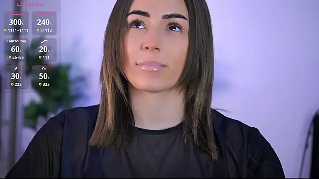 Snapshot of AishaCarter chatting on 10.15.25 AishaCarter online show from 10.15.25