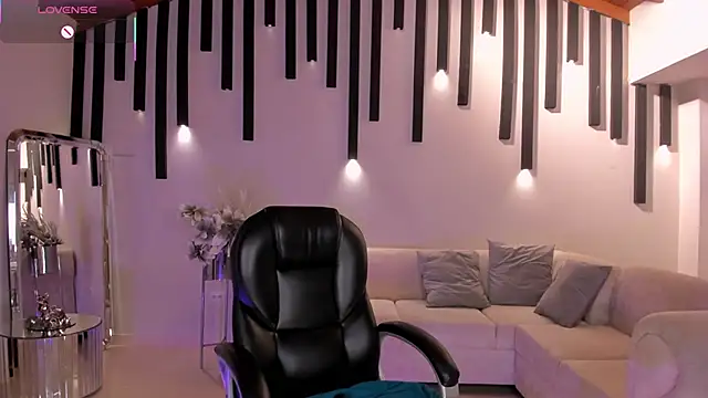 AmyWalker  online show from 02.20.25