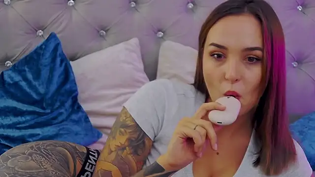 Snapshot of MeIisaLove chatting on 09.11.25 MeIisaLove online show from 09.11.25