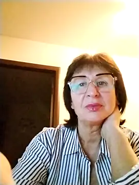 AlbinaXPretty online show from 10.29.25