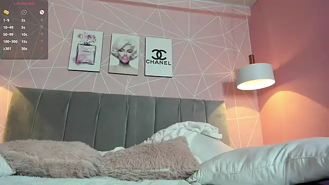 Snapshot of dolly_zoe chatting on 01.20.25 dolly zoe online show from 01.20.25