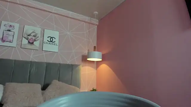 Snapshot of dolly_zoe chatting on 02.13.25 dolly zoe online show from 02.13.25