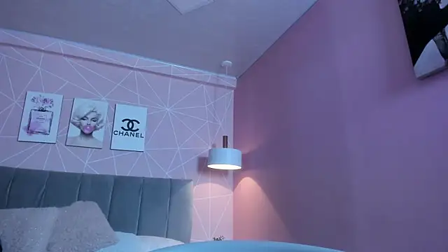 Snapshot of dolly_zoe chatting on 09.19.25 dolly zoe online show from 09.19.25