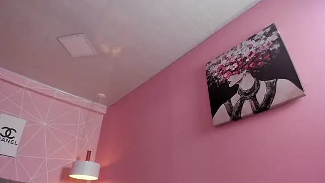 Snapshot of dolly_zoe chatting on 09.25.25 dolly zoe online show from 09.25.25