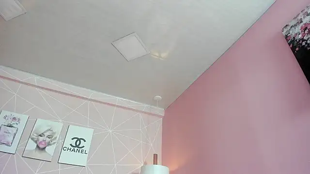 Snapshot of dolly_zoe chatting on 10.21.25 dolly zoe online show from 10.21.25