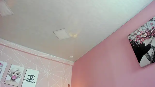 Snapshot of dolly_zoe chatting on 10.27.25 dolly zoe online show from 10.27.25