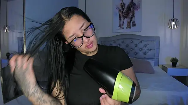 ayshel   online show from 10.24.25