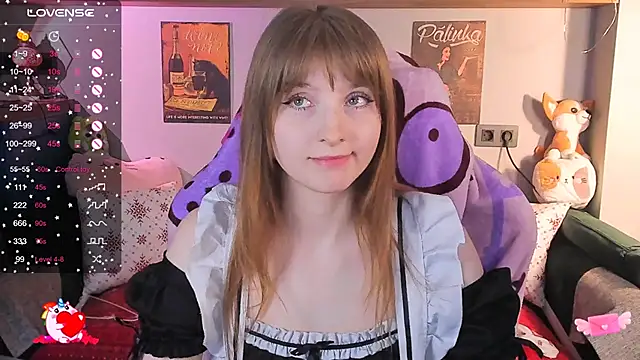 Snapshot of AliceLanley chatting on 12.08.24 AliceLanley online show from 12.08.24