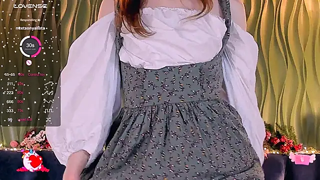 Snapshot of AliceLanley chatting on 02.05.25 AliceLanley online show from 02.05.25