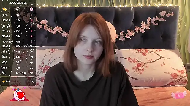 Snapshot of AliceLanley chatting on 11.02.25 AliceLanley online show from 11.02.25