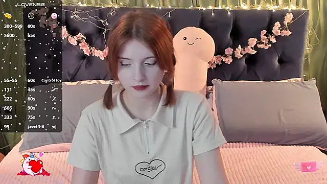 Snapshot of AliceLanley chatting on 11.22.25 AliceLanley online show from 11.22.25