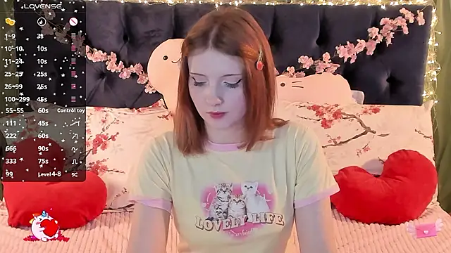 Snapshot of AliceLanley chatting on 02.10.26 AliceLanley online show from 02.10.26