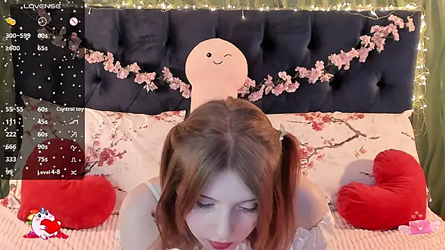 Snapshot of AliceLanley chatting on 02.11.26 AliceLanley online show from 02.11.26