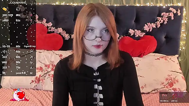 Snapshot of AliceLanley chatting on 03.26.26 AliceLanley online show from 03.26.26