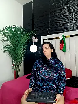 lucia vonne  online show from 12.23.24