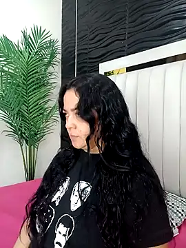 lucia vonne  online show from 02.04.25