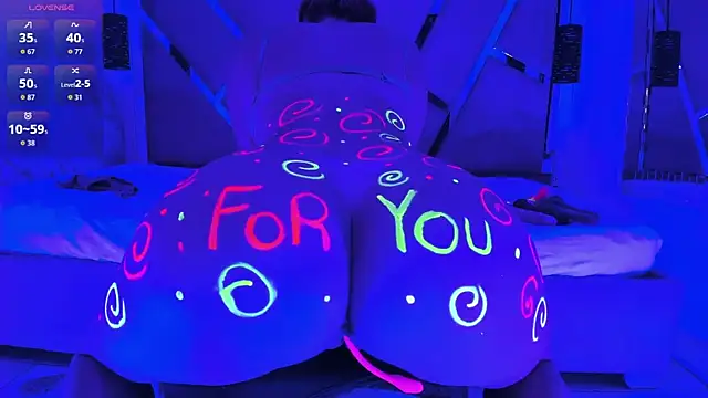 Renatta   online show from 11.05.25