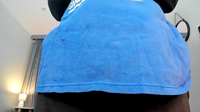 Snapshot of CoralineRicce_ chatting on 11.24.25 CoralineRicce online show from 11.24.25