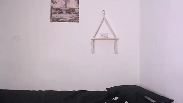 yungelitamor  online show from 01.24.25