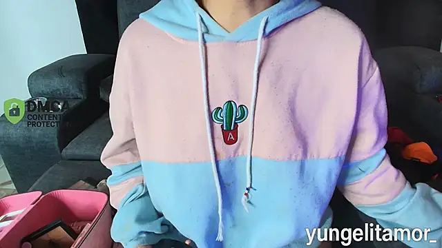 yungelitamor  online show from 10.02.25