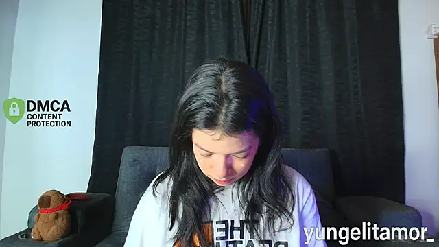 yungelitamor  online show from 10.30.25