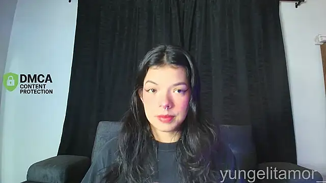 yungelitamor  online show from 11.17.25