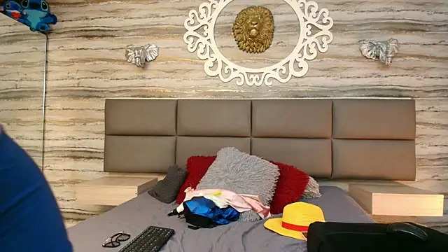 yungelitamor  online show from 12.01.25