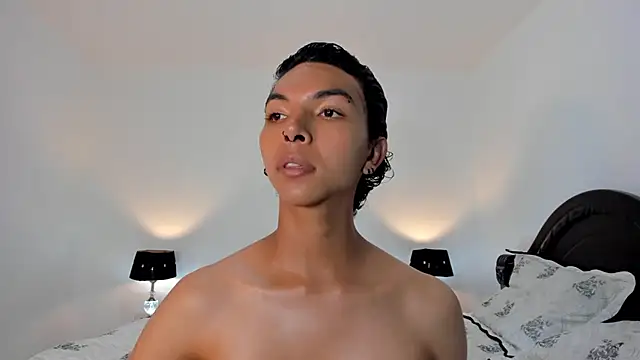 xhenisa  online show from 01.12.25