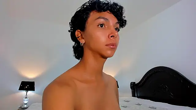 xhenisa  online show from 02.22.25