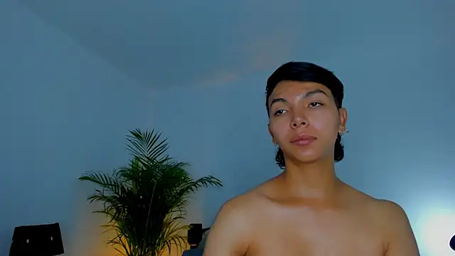 xhenisa  online show from 09.29.25