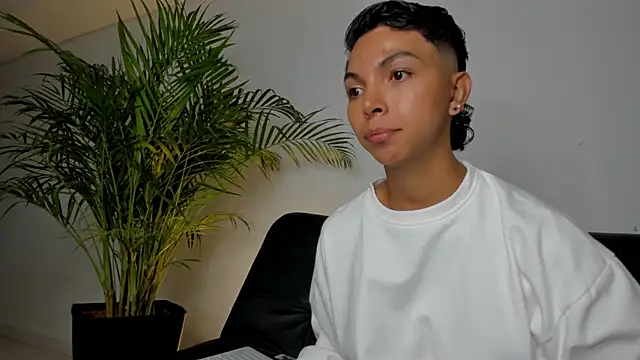 xhenisa  online show from 02.01.26