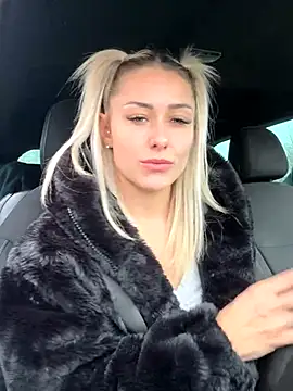 Snapshot of petrouchkaaa_ chatting on 12.02.24 petrouchkaaa online show from 12.02.24