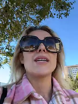 Snapshot of petrouchkaaa_ chatting on 12.21.24 petrouchkaaa online show from 12.21.24