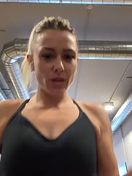 Snapshot of petrouchkaaa_ chatting on 01.10.25 petrouchkaaa online show from 01.10.25