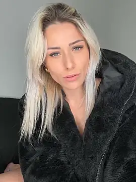 Snapshot of petrouchkaaa_ chatting on 01.13.25 petrouchkaaa online show from 01.13.25