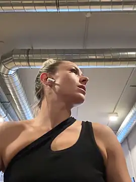 Snapshot of petrouchkaaa_ chatting on 01.16.25 petrouchkaaa online show from 01.16.25