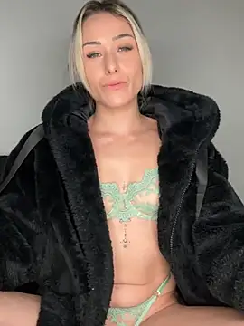 Snapshot of petrouchkaaa_ chatting on 01.19.25 petrouchkaaa online show from 01.19.25