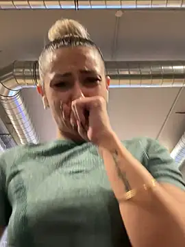 Snapshot of petrouchkaaa_ chatting on 01.21.25 petrouchkaaa online show from 01.21.25