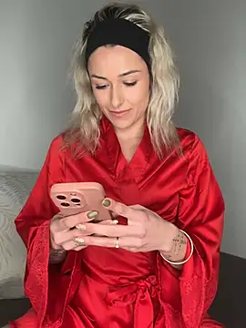 Snapshot of petrouchkaaa_ chatting on 01.24.25 petrouchkaaa online show from 01.24.25