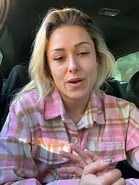 Snapshot of petrouchkaaa_ chatting on 01.30.25 petrouchkaaa online show from 01.30.25