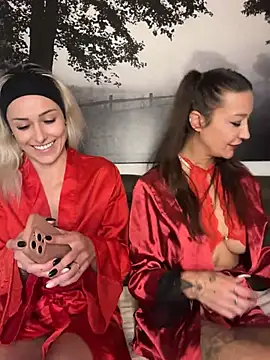 Snapshot of petrouchkaaa_ chatting on 02.12.25 petrouchkaaa online show from 02.12.25