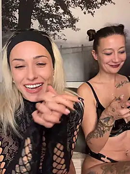 Snapshot of petrouchkaaa_ chatting on 02.13.25 petrouchkaaa online show from 02.13.25