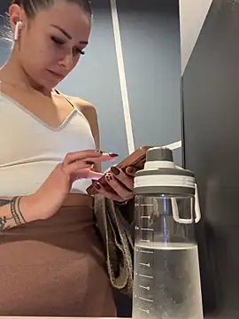 Snapshot of petrouchkaaa_ chatting on 03.17.25 petrouchkaaa online show from 03.17.25