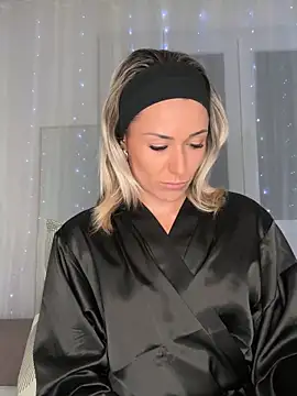 Snapshot of petrouchkaaa_ chatting on 10.01.25 petrouchkaaa online show from 10.01.25