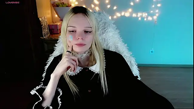 Emily Nyaffee online show from 02.25.25